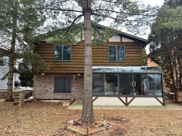 1159 Elmhurst Ln, Oshkosh, WI 54904