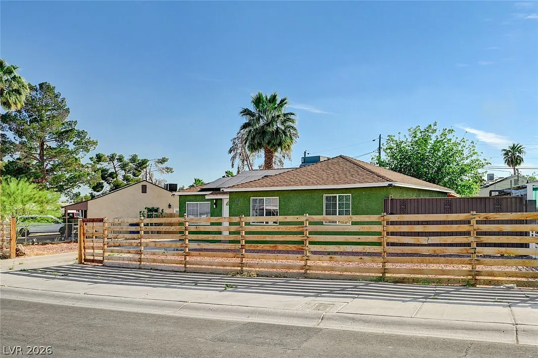 3 bed, 2.0 bath, 1166 sqft, $1,650 — Photo 2