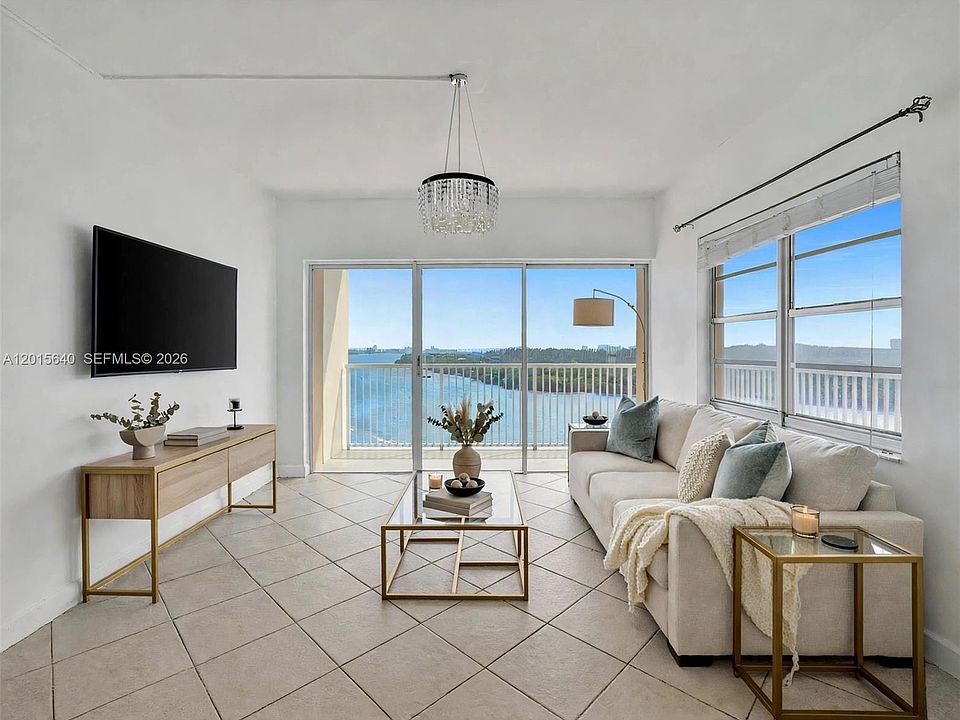 1st image of 300 Bayview Dr APT 906
