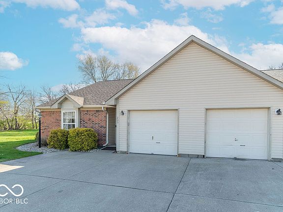 2nd image of 205 Woodberry Dr