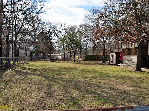 2nd image of 812 Ridgewood Dr