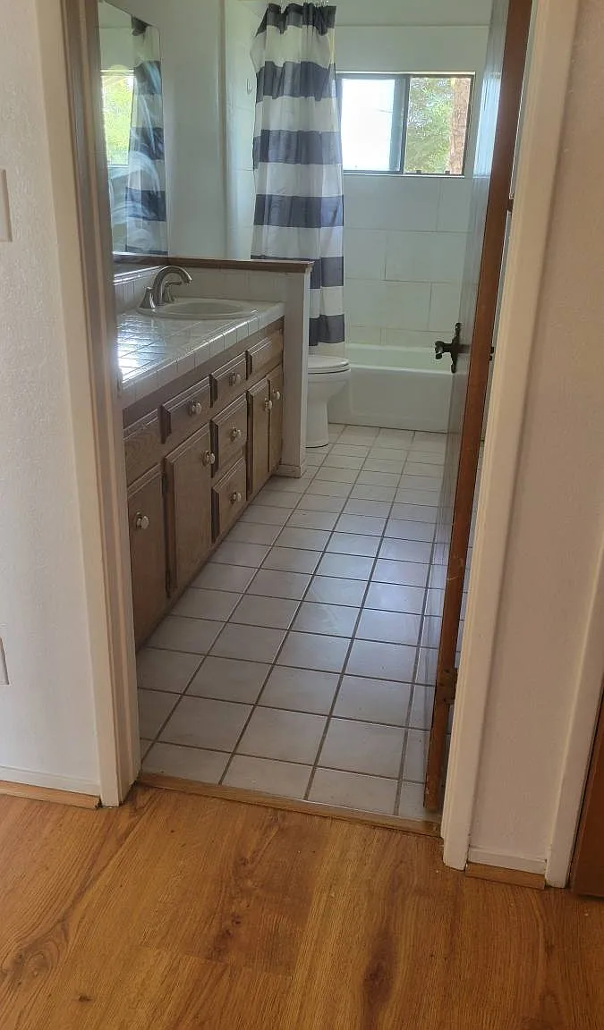1044 Applegate Rd in Atwater, CA 95301 — Photo 2