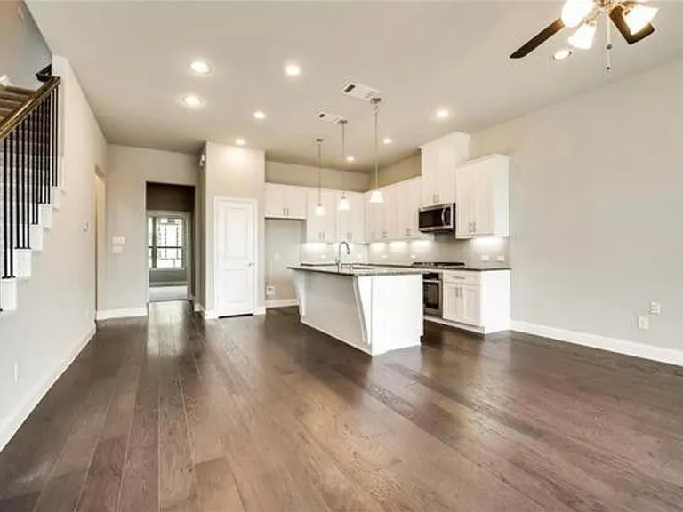 291 Scotia St — Photo 4