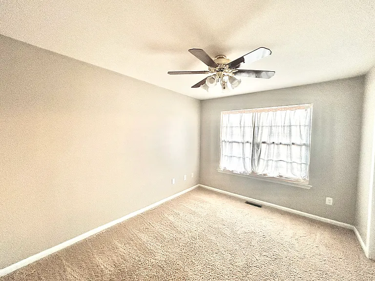1077 Tudor Dr — Photo 16