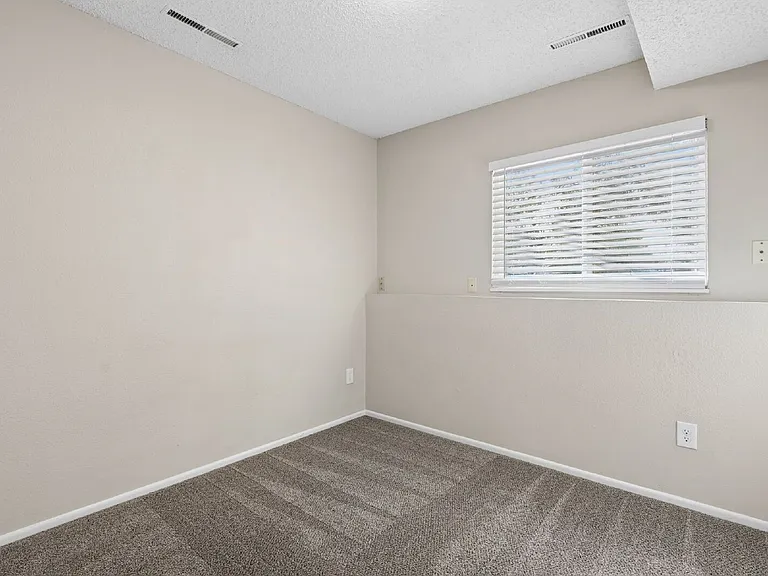 2390 Middleton Ct — Photo 19
