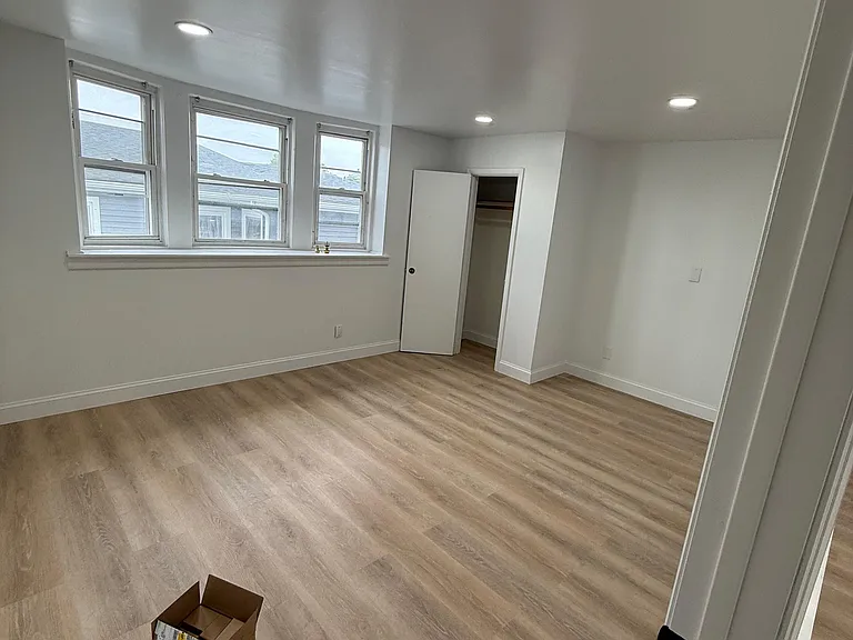 552 E 25th St #5 — Photo 10