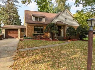 1304 La Cresta Dr, Freeport, IL 61032