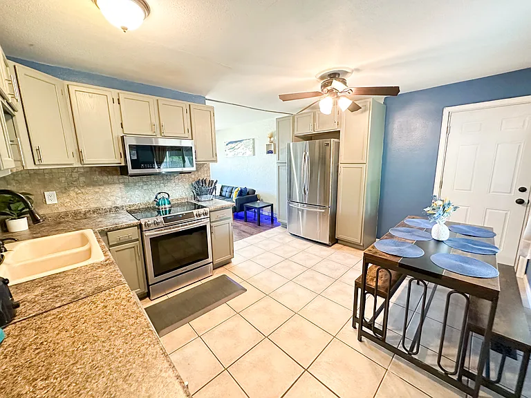 Cook Up a Storm! ____ _ Discover your inner chef in our well-stocked kitchen, featuring utensils and kitchenware. Enjoy meals with family or friends at the spacious 6-seater dining table.
