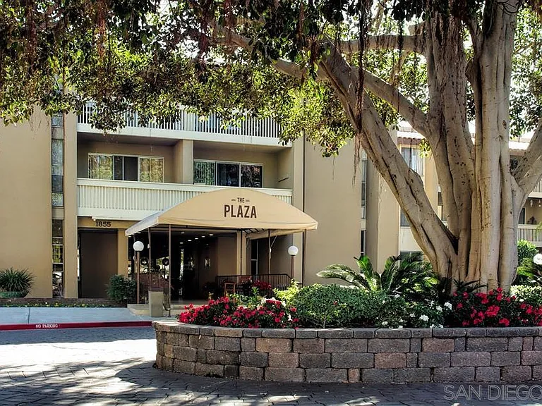 Main community entrance from Diamond St