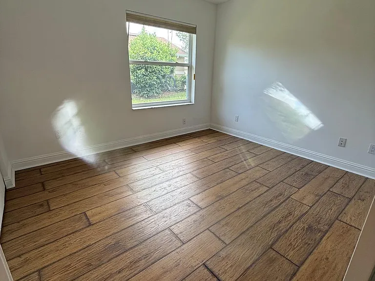 Ballenger Ln — Photo 20
