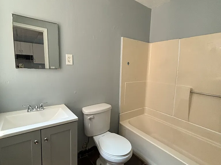 84 2nd St #2 — Photo 10