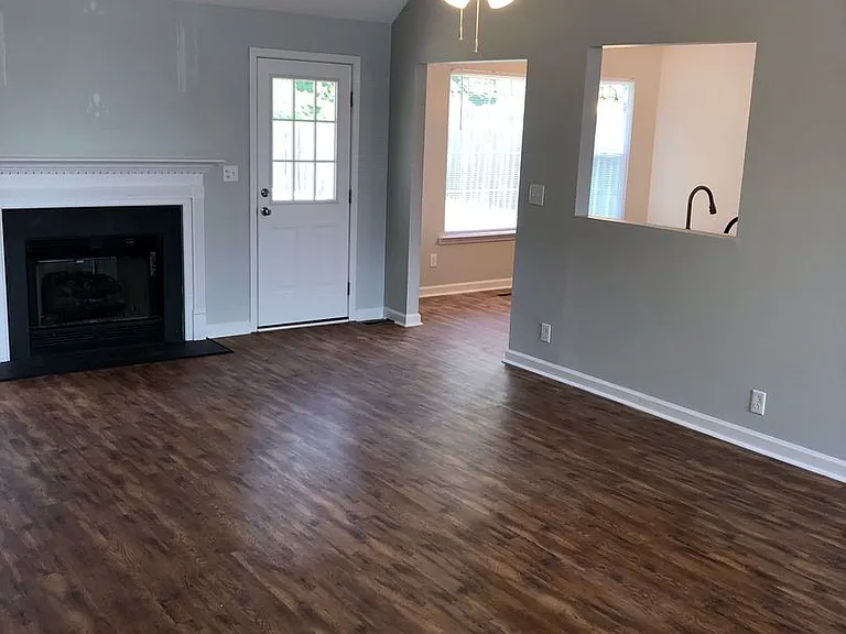 2613 Cliffside Dr — Photo 2
