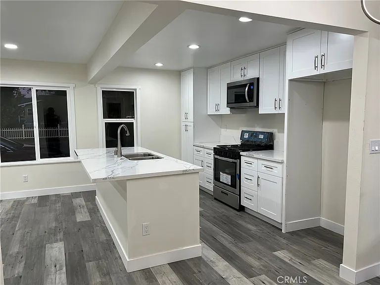 600 W Wilshire Ave — Photo 6