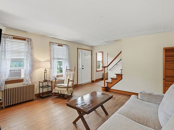 3rd image of 158 Oakham Rd