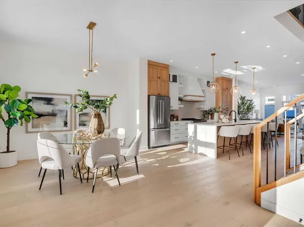 2436 W 30th Ave SW, Calgary, AB T3E 2M1