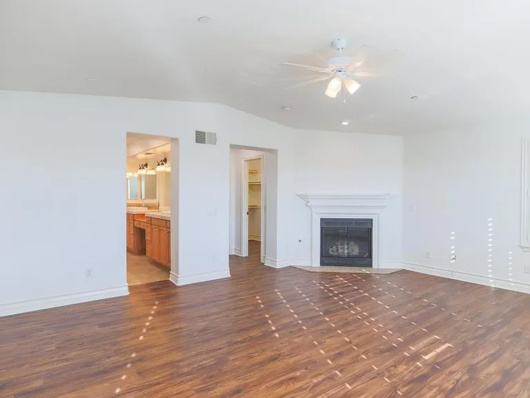 415 N Cedros N — Photo 35