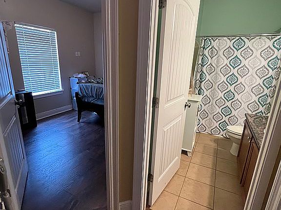 Front alcove w/2 BR & bath 
