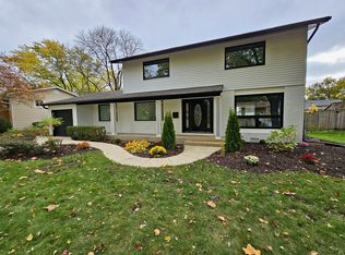 702 N Whitcomb Dr, Palatine, IL 60074