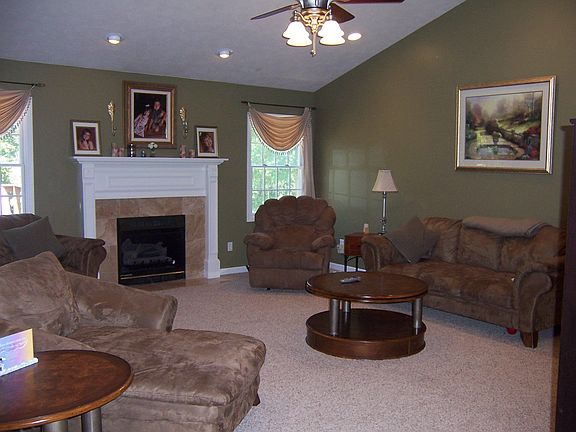 Living Rm w/ High ceilings