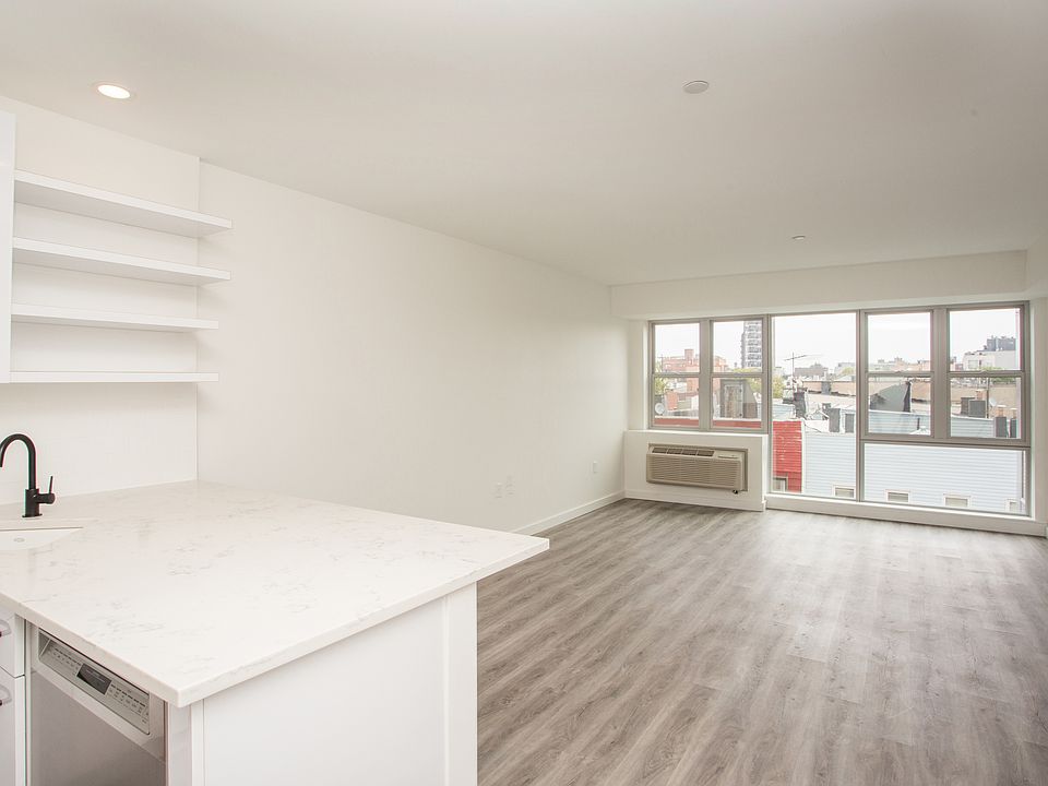 1st image of 387 Manhattan Ave #3B