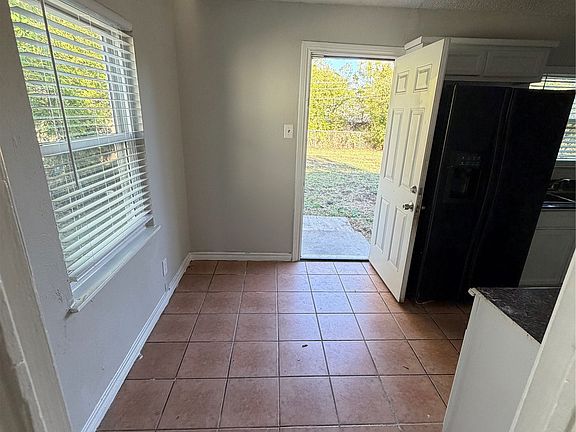 5th image of 12220 Holt Dr