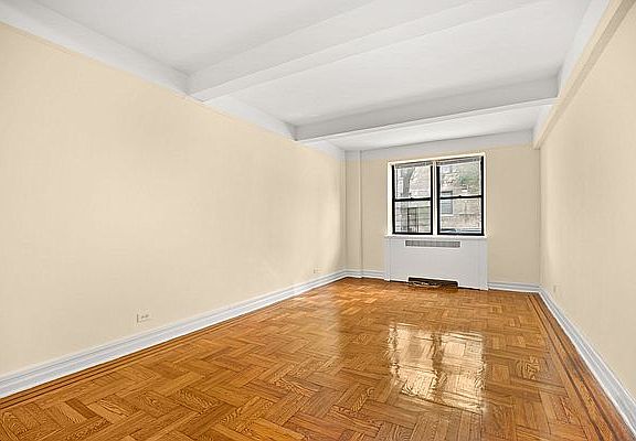 3rd image of 110 Bennett Ave APT Mc
