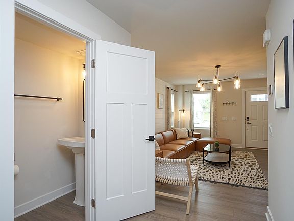 5th image of 908 Leyburn Ln