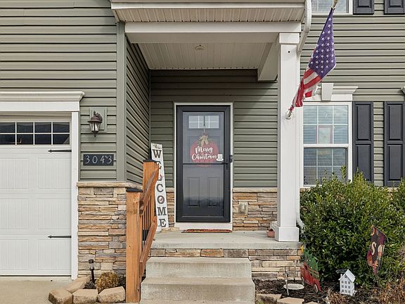 4th image of 3043 Persimmon St
