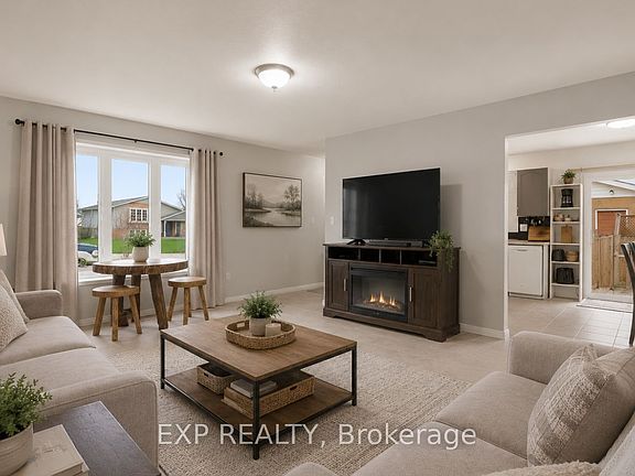 4th image of 8 Abbott Ln