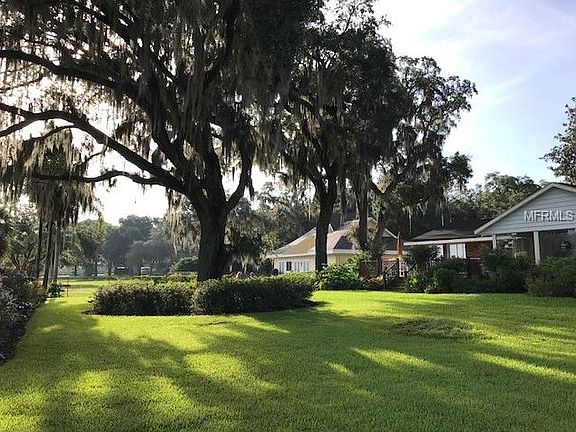 3rd image of 11121 Oleander Dr