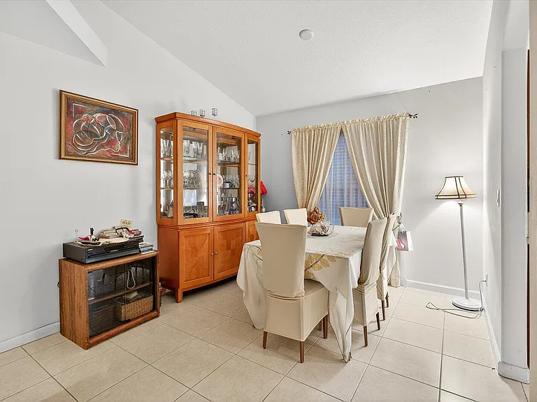 1058 SW Locke Ave — Photo 10