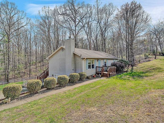 4th image of 542 Mount Airy Rd