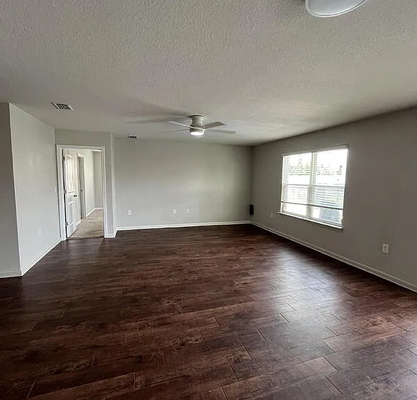 4905 Kensington Ln — Photo 2