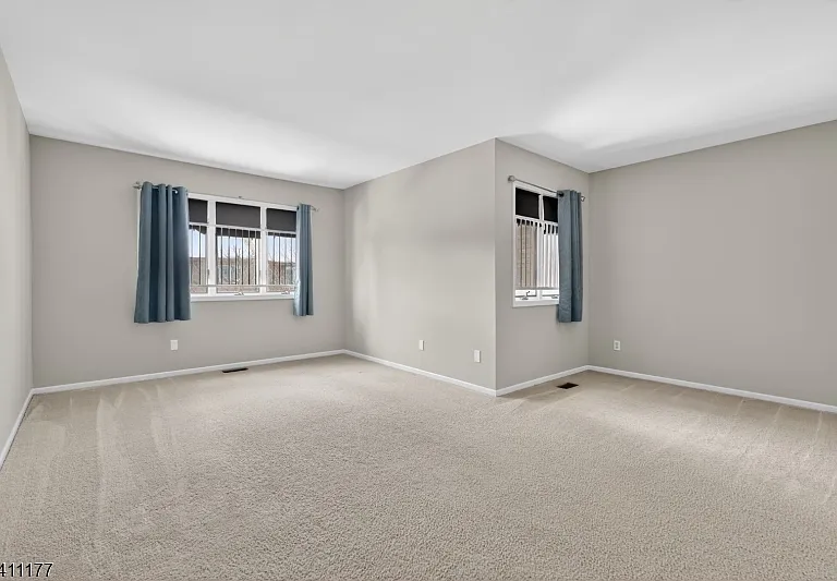 140 Kingston Ct — Photo 18