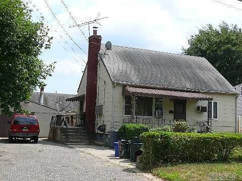 2nd image of 533 7th St