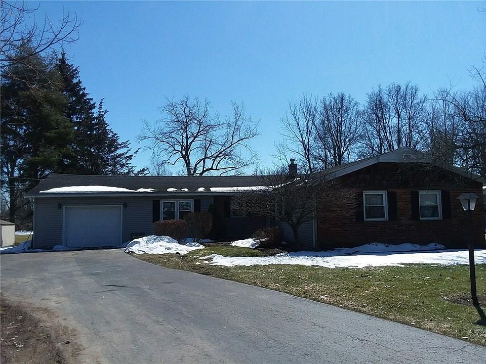 1st image of 23 Holiday Ln