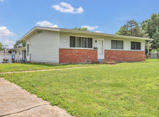 30 Canisius Ln, Florissant, MO 63031