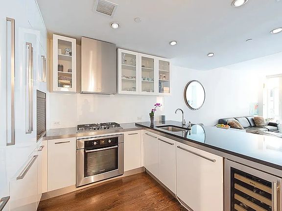 4th image of 133 W 22nd St APT 2F