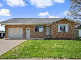 306 N Chestnut St, Edgewood, IA 52042