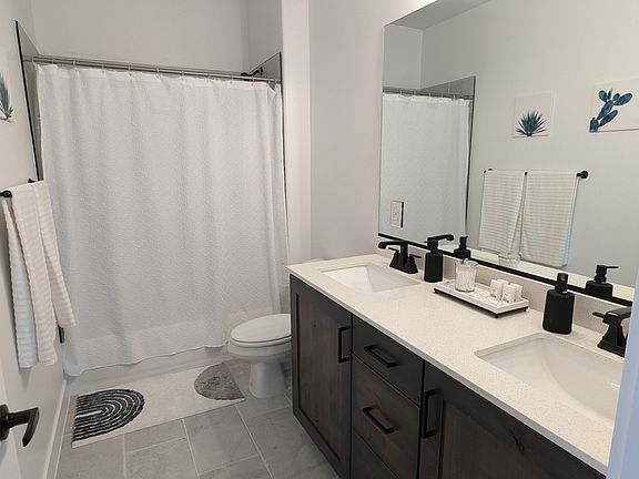 4th image of 693 Taylor Creek Dr #1