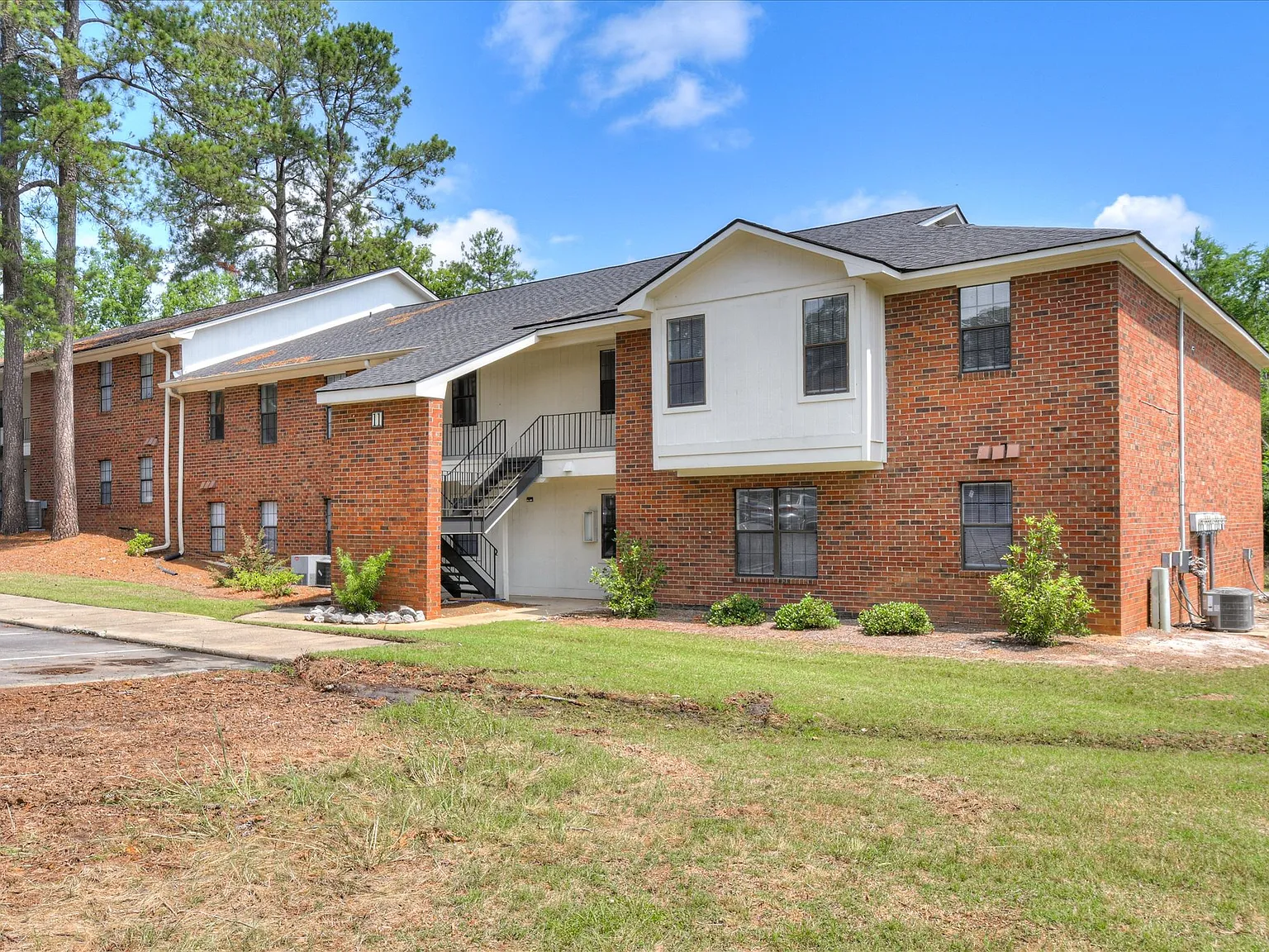 Hunters Run Apartments — Photo 3