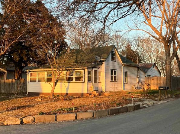 728 S Forrest St, Douglass, KS 67039