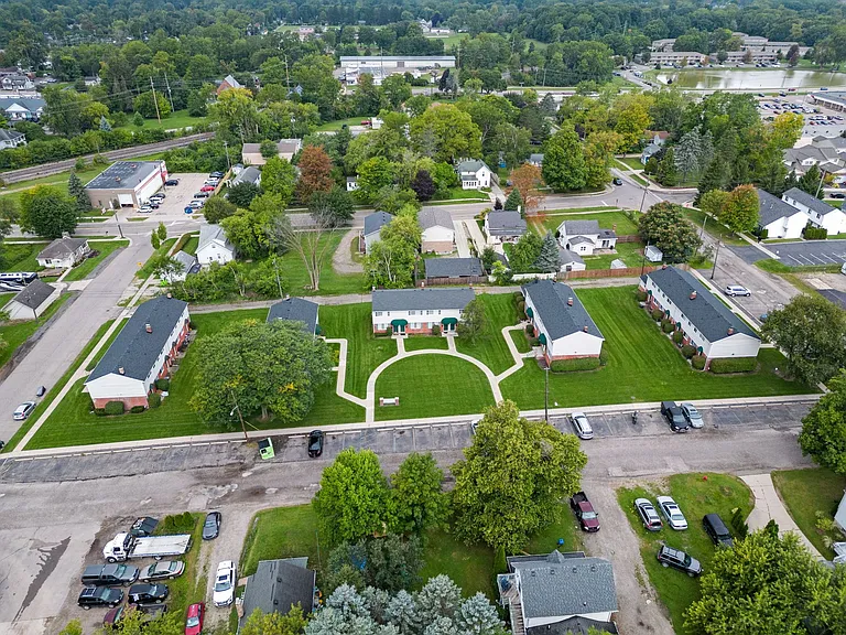 Donovan Townhomes — Photo 10