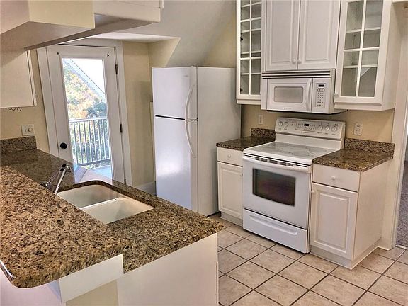 4th image of 142 Shady Brook Cir Unit 300