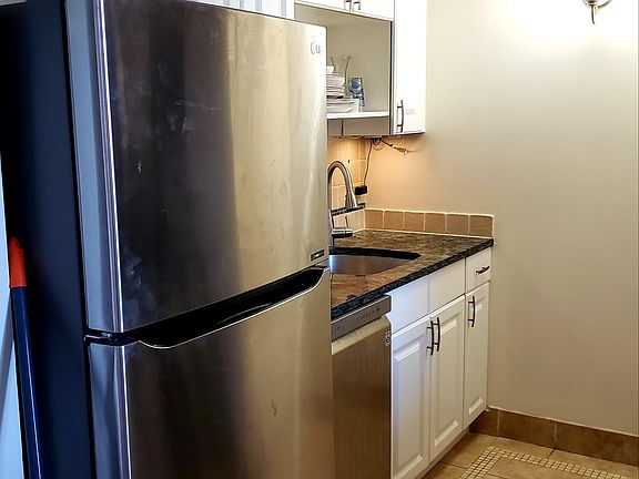 5th image of 1 Landmark Sq APT 426