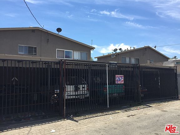 3rd image of 17921 Roscoe Blvd