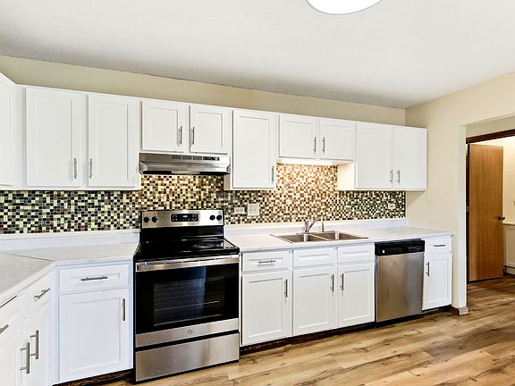 3rd image of 13304 Parkwood Dr APT 203