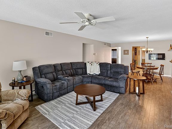 5th image of 925 Kennely Rd #G-106