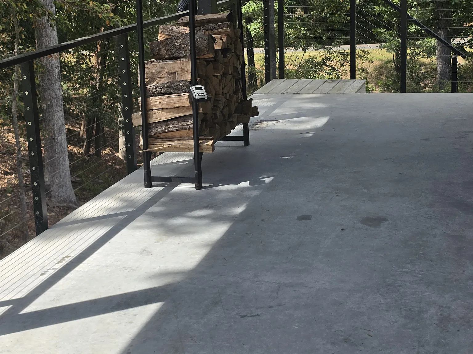 3 bed, 1374 sqft, $2,300 — Photo 2