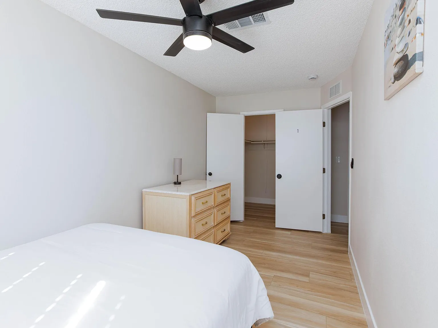 4 bed, 2.0 bath, 1750 sqft, $875 — Photo 2